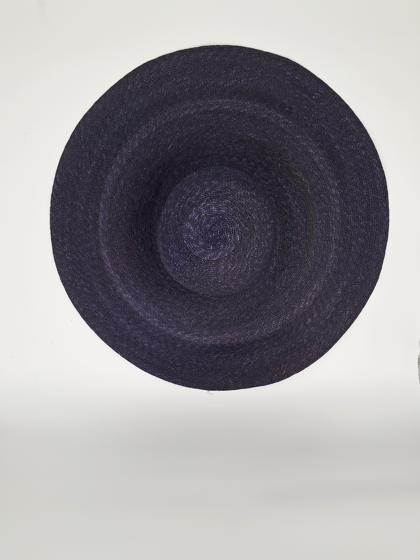 XXL Bortenstroh-Capeline in Marineblau – Eleganter Riesenstrohhut (Gr. 58/59)