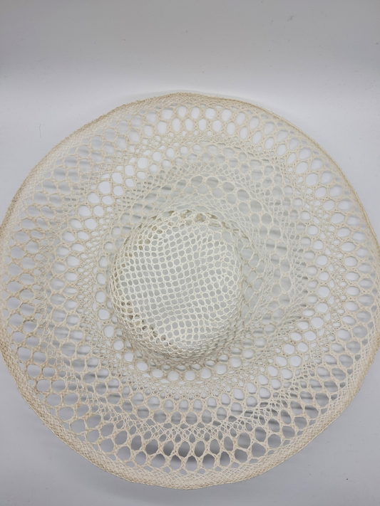 Exklusiver XL Papercapeline in Weiß – Eleganter Sonnenhut mit Lochmuster