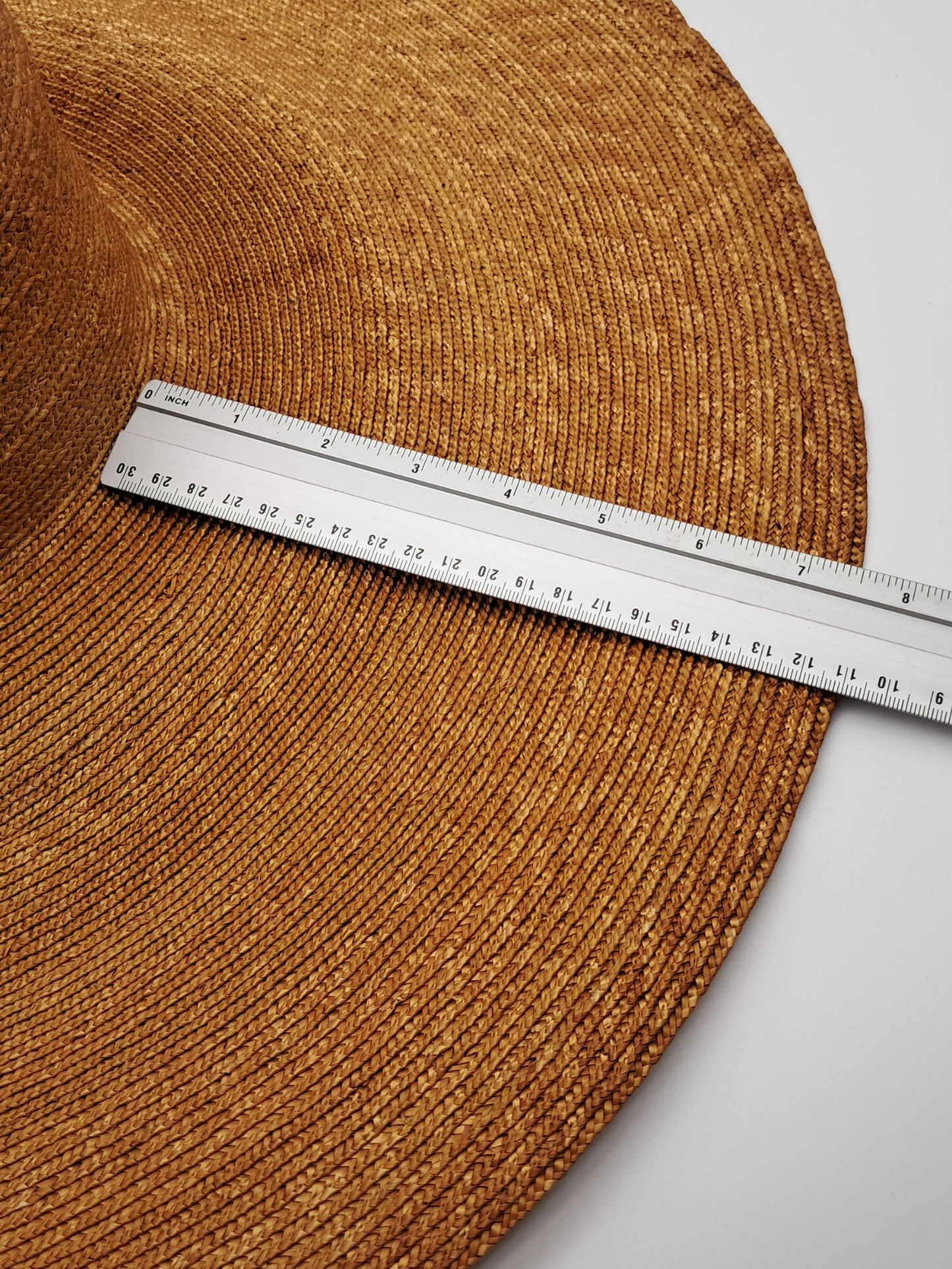 XXL Bortenstroh-Capeline – Eleganter Riesenstrohhut in Honiggelb (Kopfweite 58 cm)