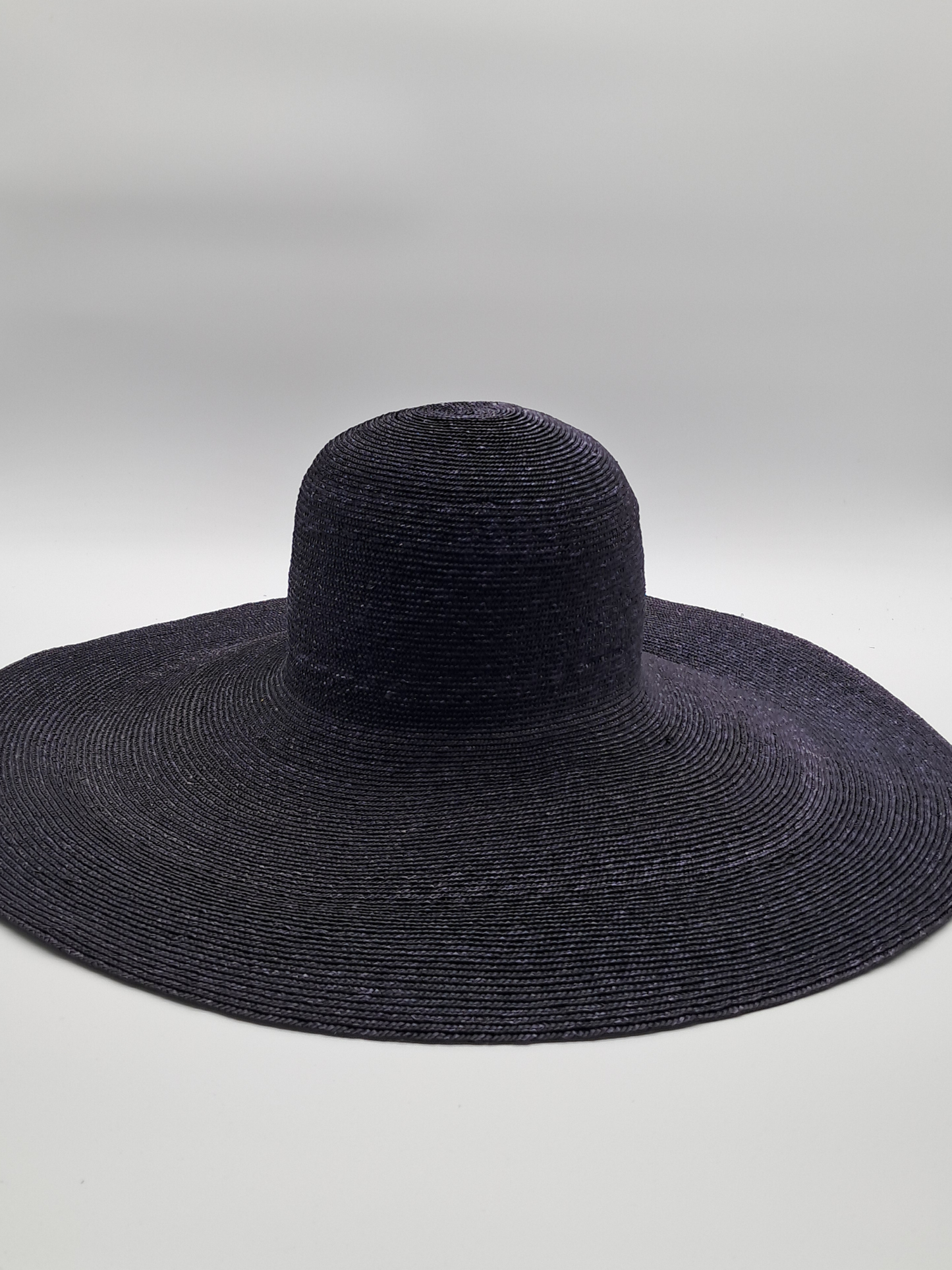 XXL Bortenstroh-Capeline in Marineblau – Eleganter Riesenstrohhut (Gr. 58/59)