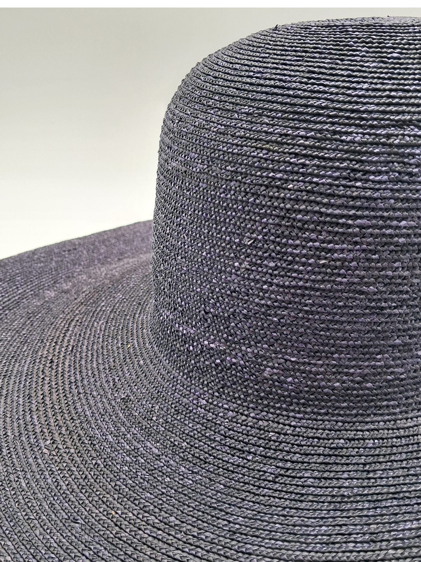 XXL Bortenstroh-Capeline in Marineblau – Eleganter Riesenstrohhut (Gr. 58/59)