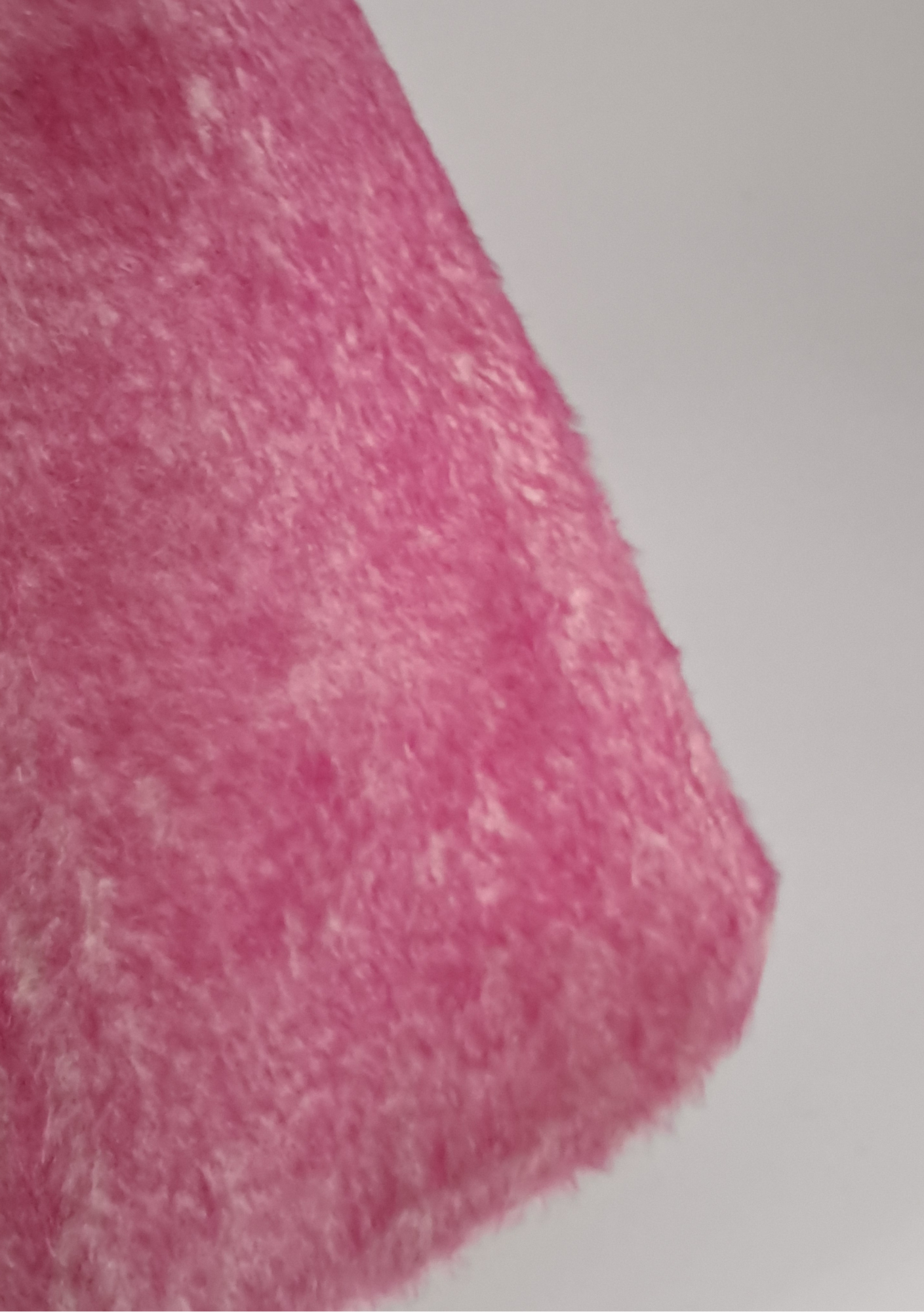 Extravaganter Haarfilz Conus in Wollweiß & Statement-Pink – Unikat-Rohling