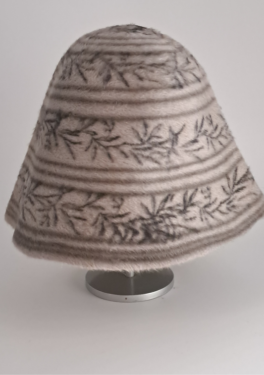 Vintage Melusine Stumpe / Conus – Einzigartiges Hutrohling-Einzelstück in Hellgrau