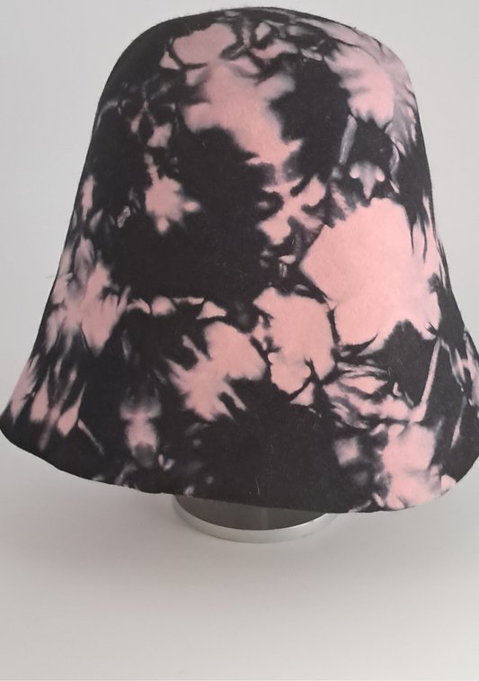 Premium Kaninchenhaarfilz-Conus  – Handgefertigte Batik-Optik für Modisten & Hutmacher